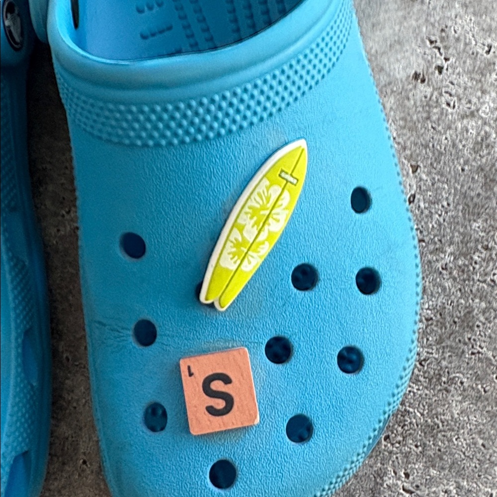 Pool blue crocs - Picture 3 of 5